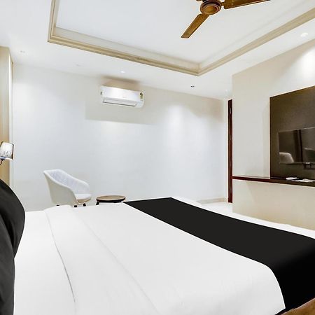 Hotel Super Townhouse Oak Udyog Vihar Gurgaon Zewnętrze zdjęcie