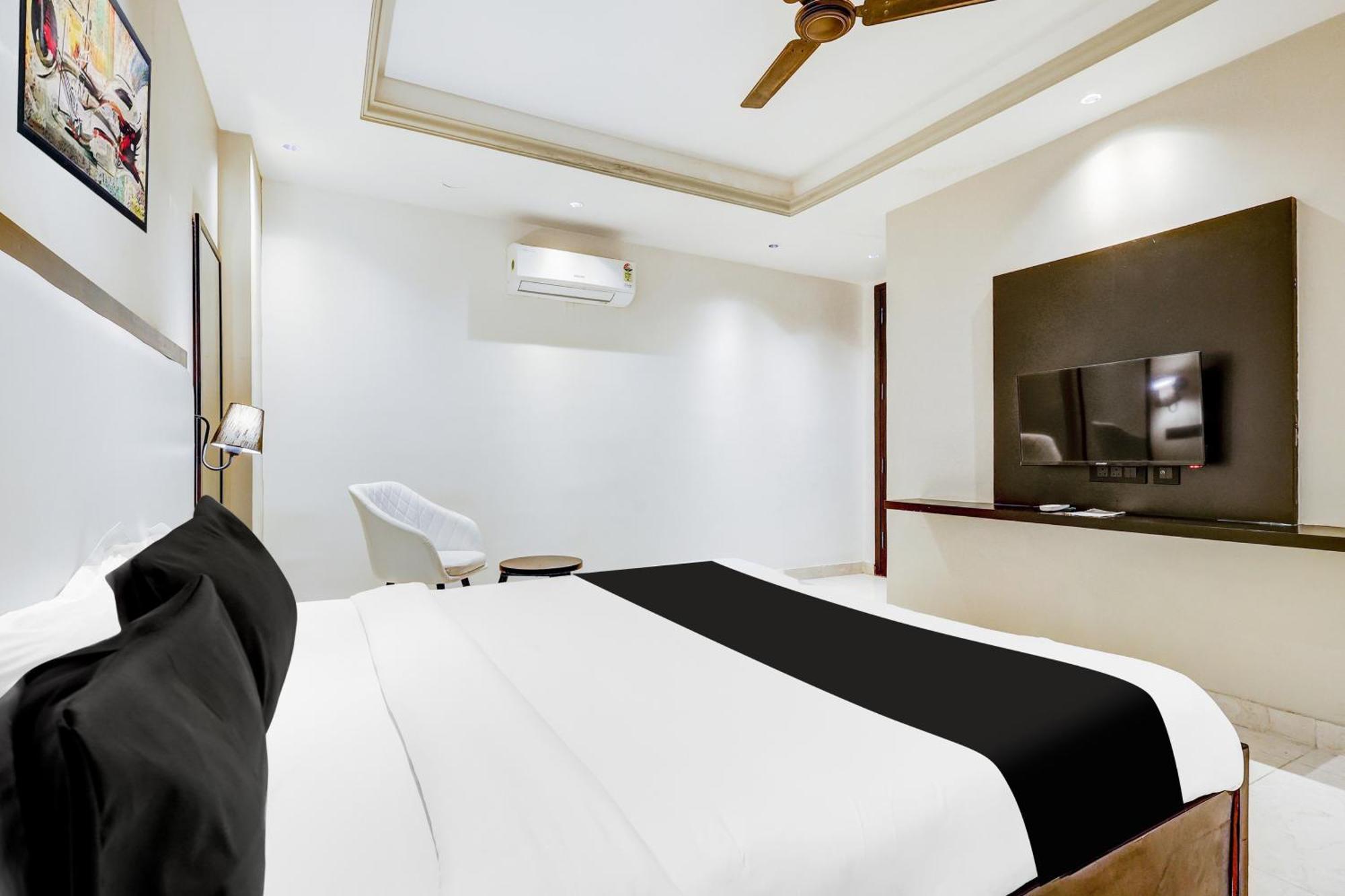 Hotel Super Townhouse Oak Udyog Vihar Gurgaon Zewnętrze zdjęcie
