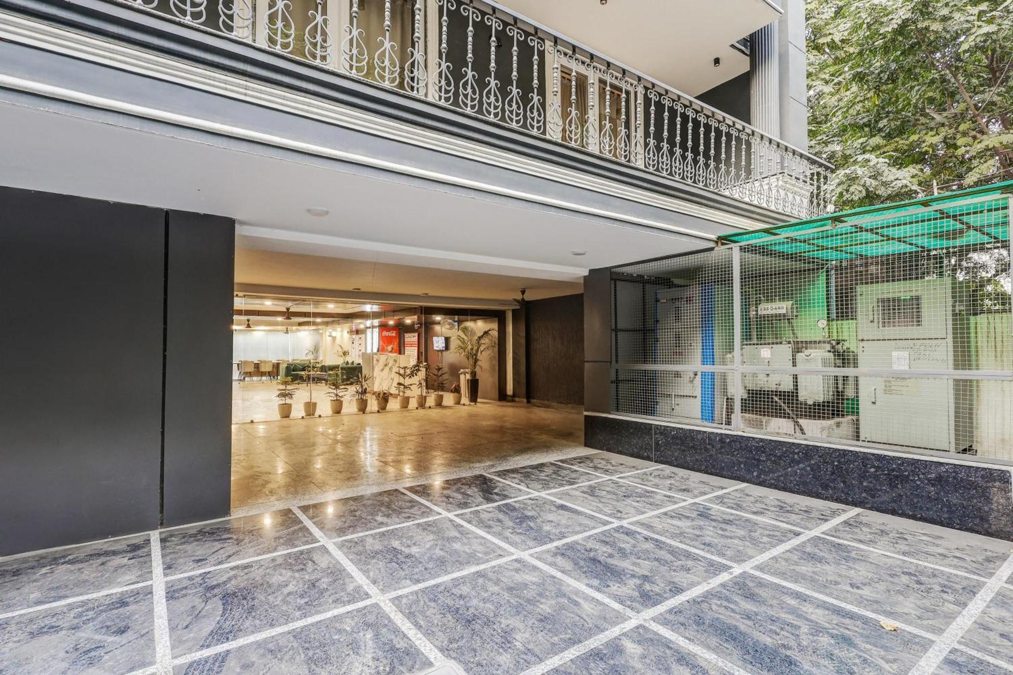 Hotel Super Townhouse Oak Udyog Vihar Gurgaon Zewnętrze zdjęcie